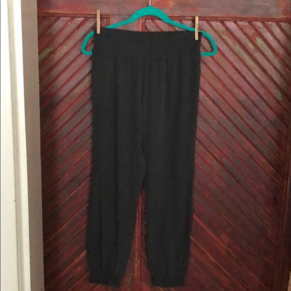 Grey American Eagle Harem pants. Summer chic🌞🌞🌞